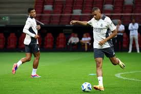 军马龙抵达 军马龙抵达