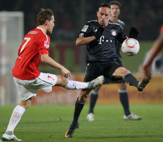 名年輕的前 名年輕的前